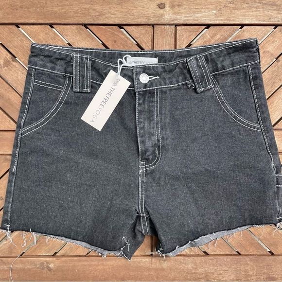 THEFREEYOGA NWT Black Denim White Stitch Cut Off Frayed Shorts - Picture 1 of 5